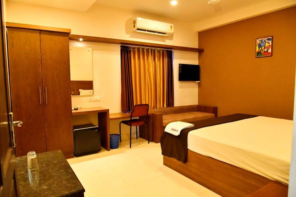 Hotel Chanakya Палаккад Экстерьер фото